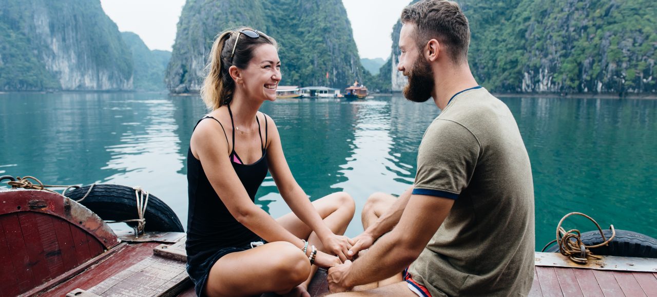 honeymoon couple ha long bay