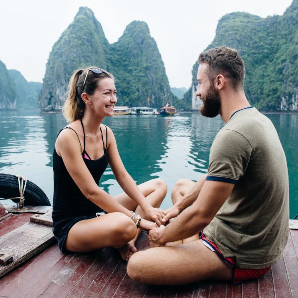 honeymoon couple ha long bay