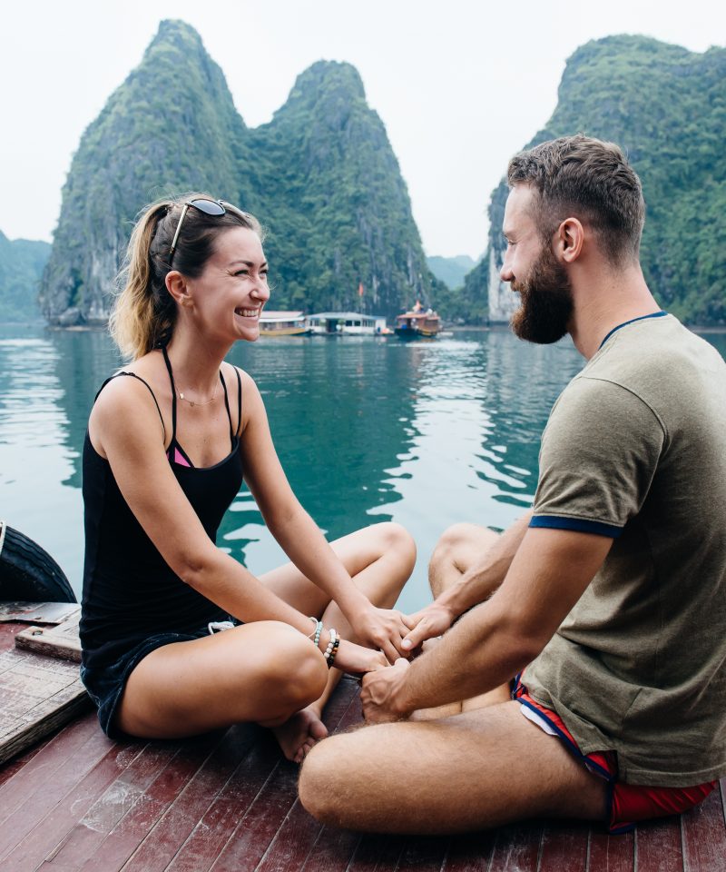 honeymoon couple ha long bay